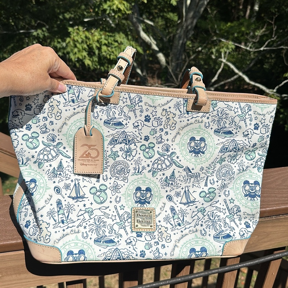 Dooney & Bourke Disney 25th Anniversary DVC Disney vacation Club purse bag tote